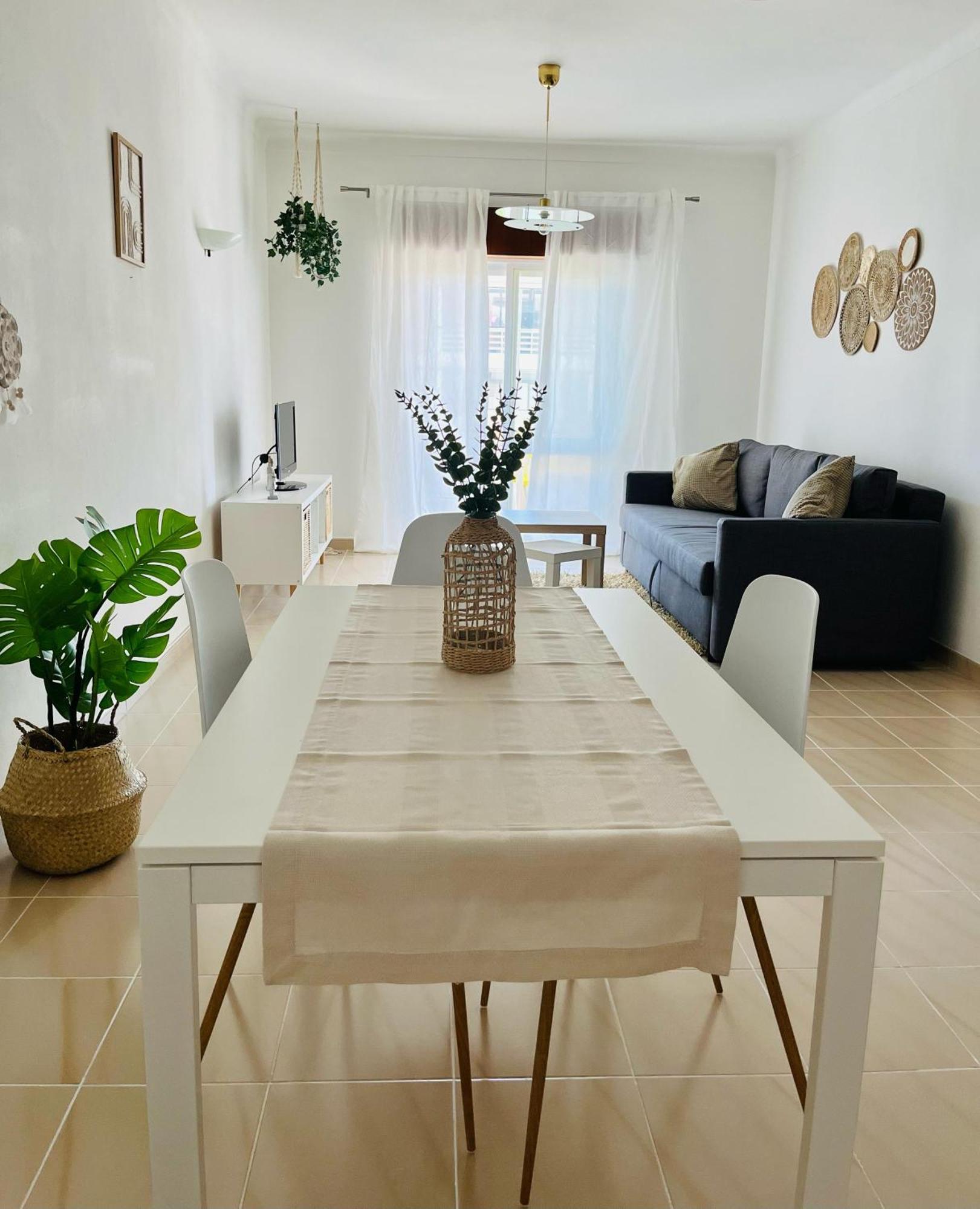 Cosy Flat In Central With Pool Lagos