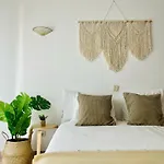 Cosy Flat In Central Lagos With Pool