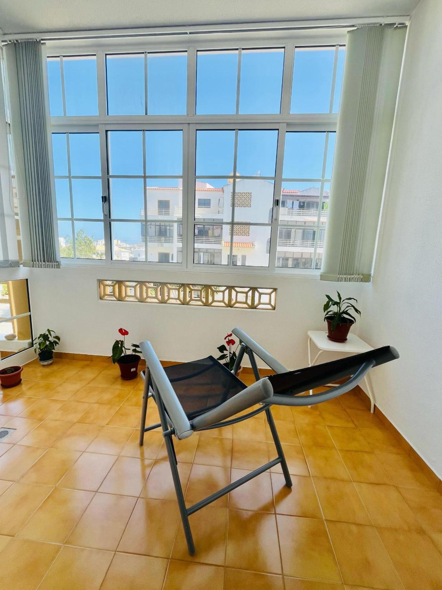 Cosy Flat In Central With Pool Lagos