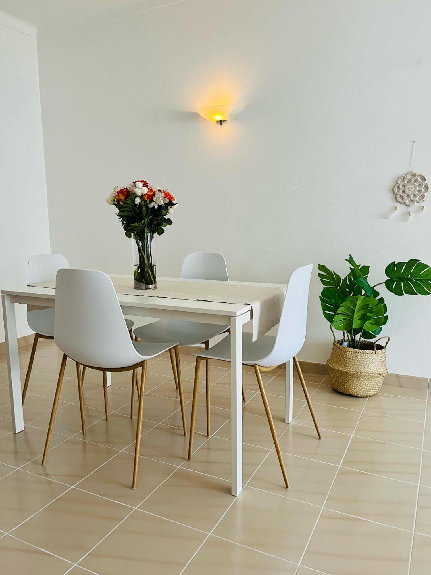 Cosy Flat In Central With Pool Lagos